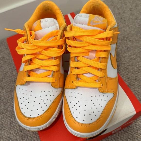 Nike Dunk Low - Picture 2 of 5